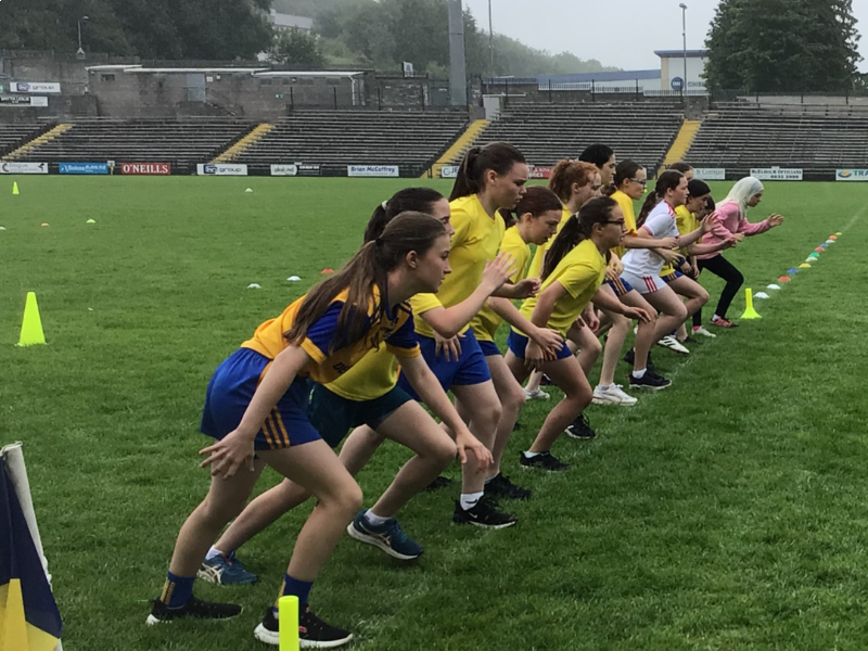 P7 girls line up for their race at Brewster Park.