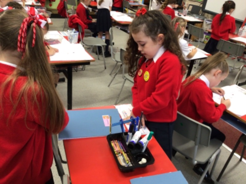 Using our palm to measure the length of the desk.