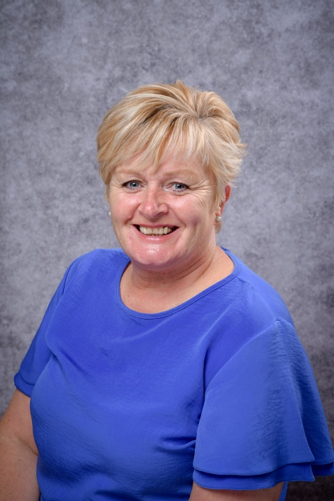 Mrs Linda Loyd