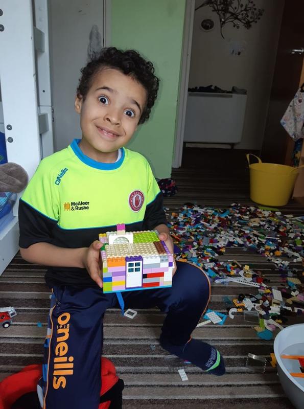 Leo agus a theach Lego