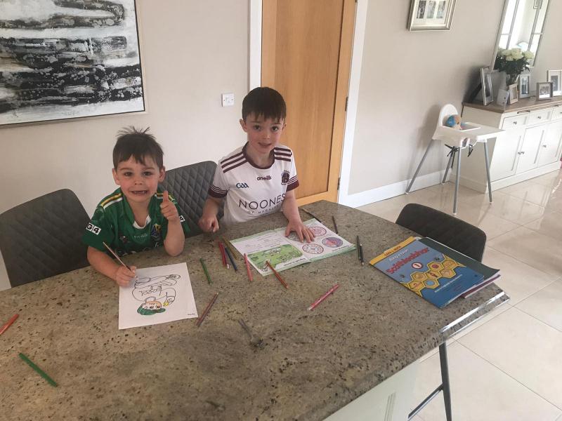 Odhrán an matamaiticeoir agus a dheartháir beag Connla