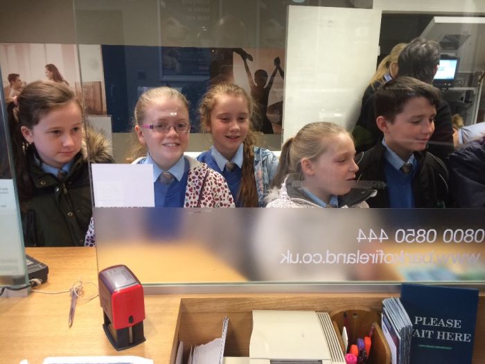 P7 pupils get behind the counter.