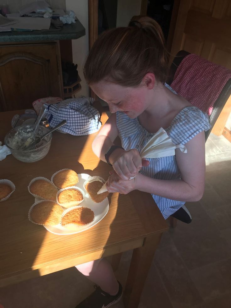 When you are icing you need steady hands!!!