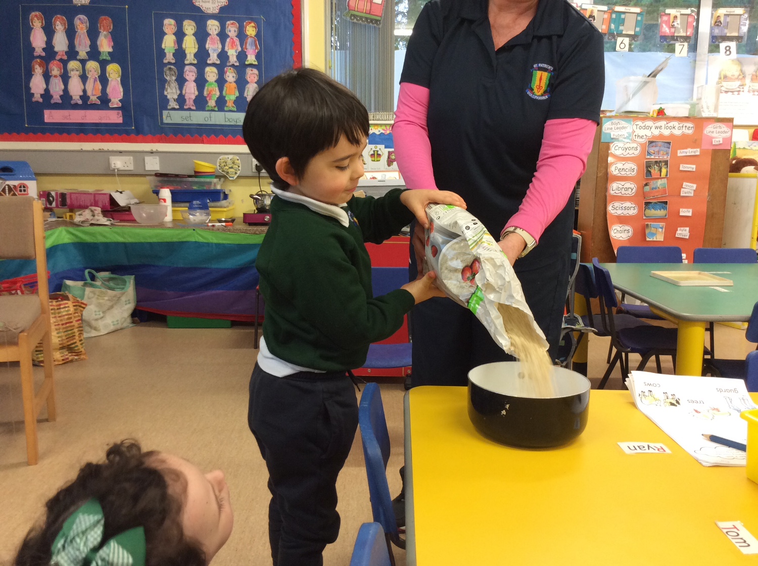 I pour in the dry porridge.