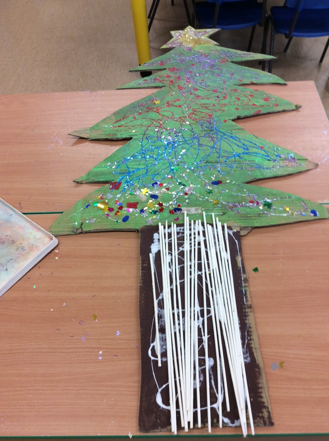 We added straws to our Christmas tree.