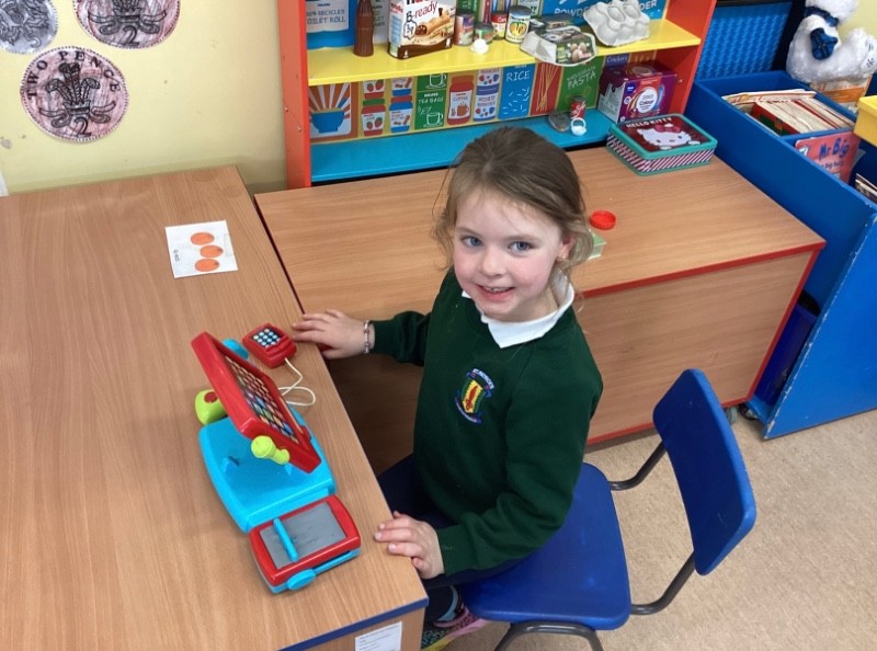 I work in our class shop.I am a shopkeeper.