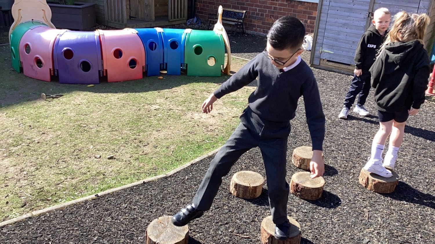 Making an obstacle course in the garden!