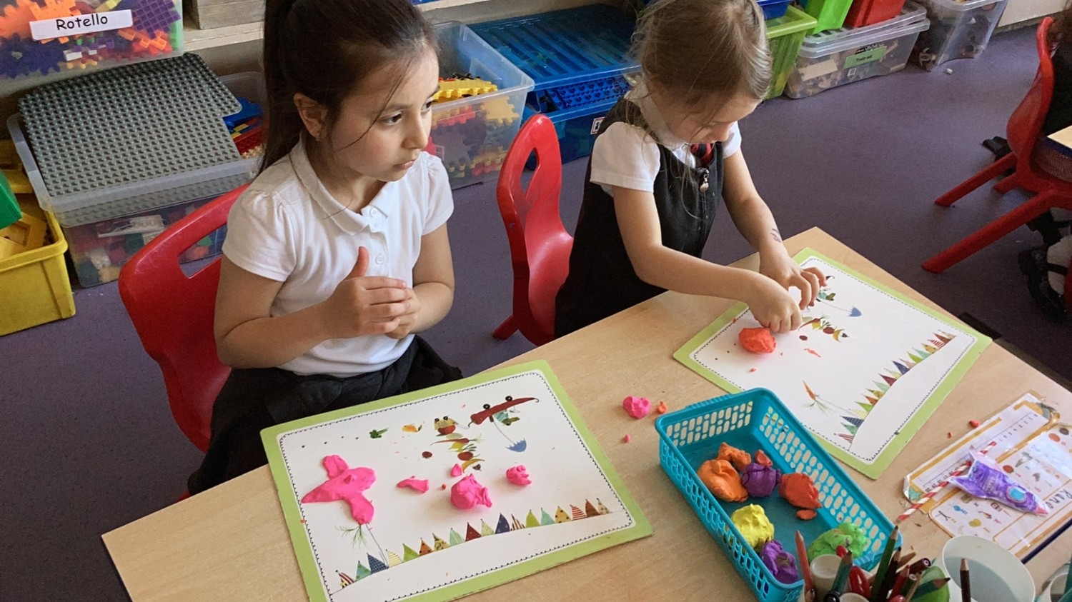 Using plasticine to make different types of air transport.