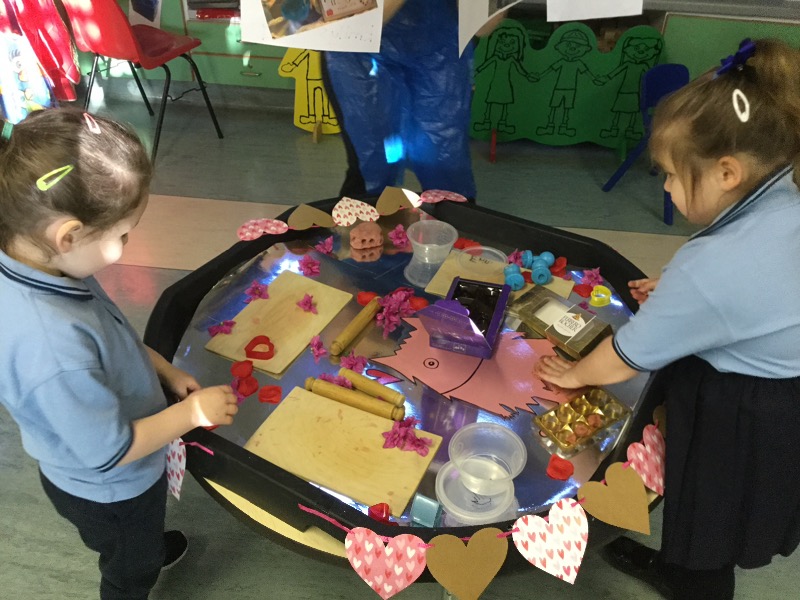 Can you spot the pink colour monster? We were making chocolate treats by cutting and rolling our play dough and putting them inside our treat boxes.