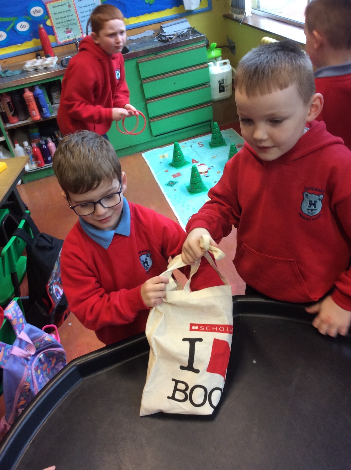 Describing objects in the feely bag.