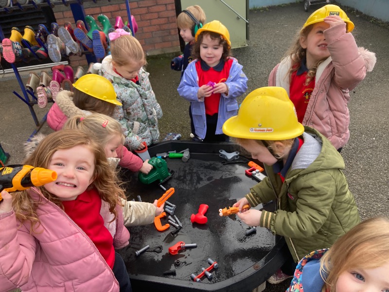 People who help us in Nursery🚓🚒👩‍🏫