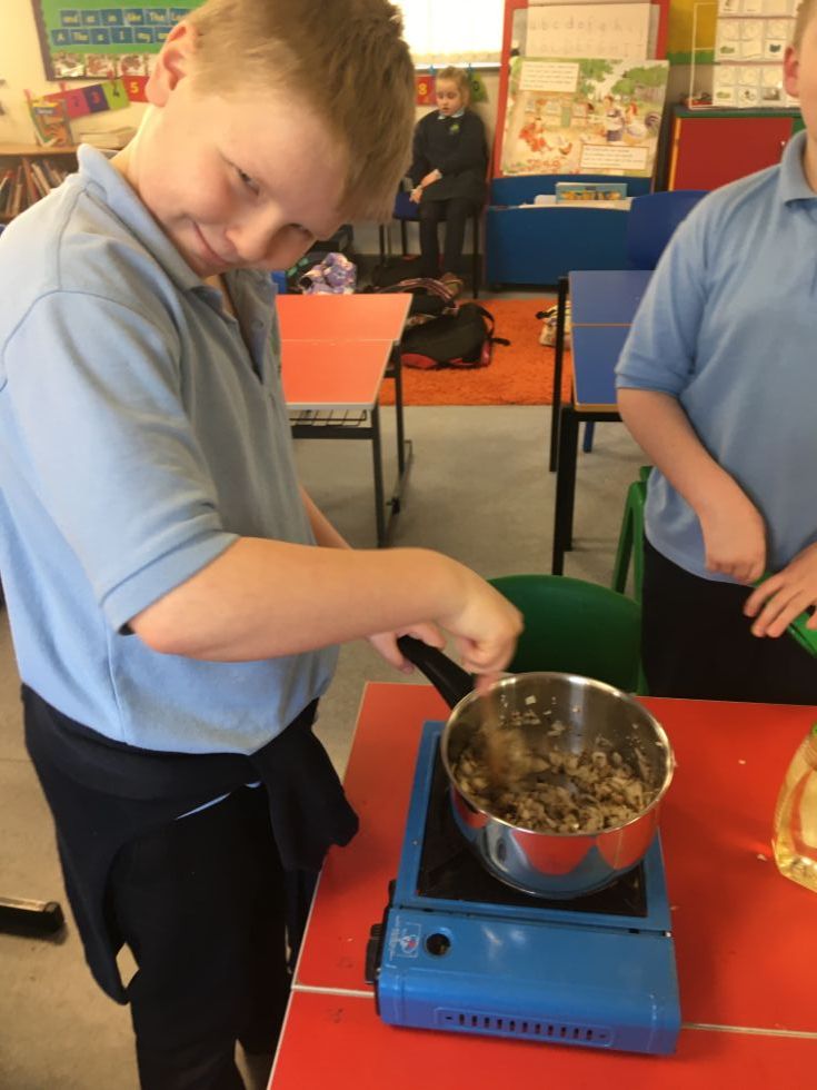 Cookery Club - Making Spaghetti Bolognaise