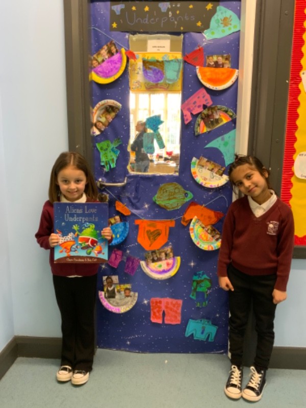 Aliens Love Underpants by Claire Freedman - Y2