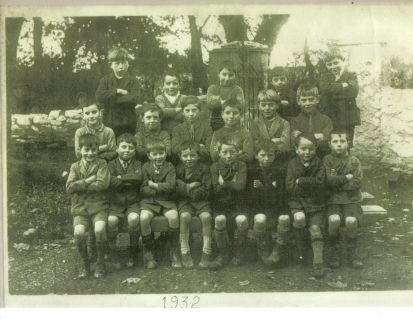 Photo of Pupils in Ballinora Church Yard in 1932