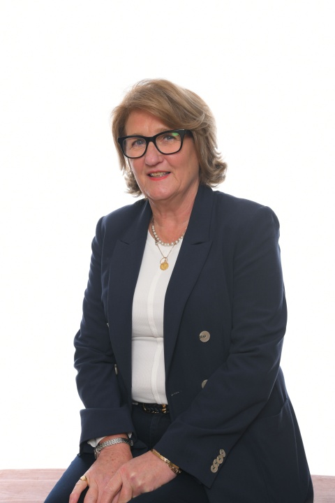 Ms. GrĂ¡inne Cannon