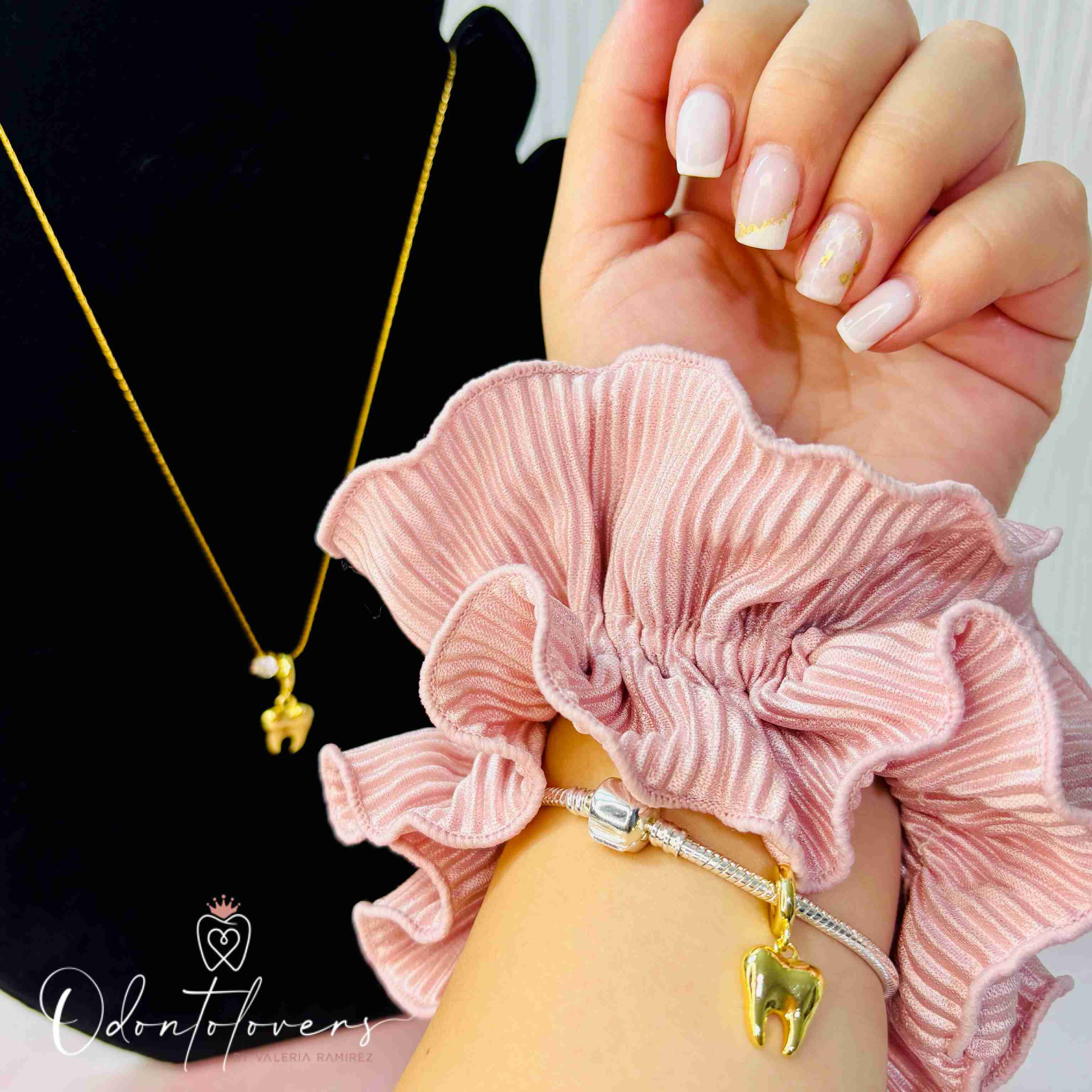 Charms molar dorado