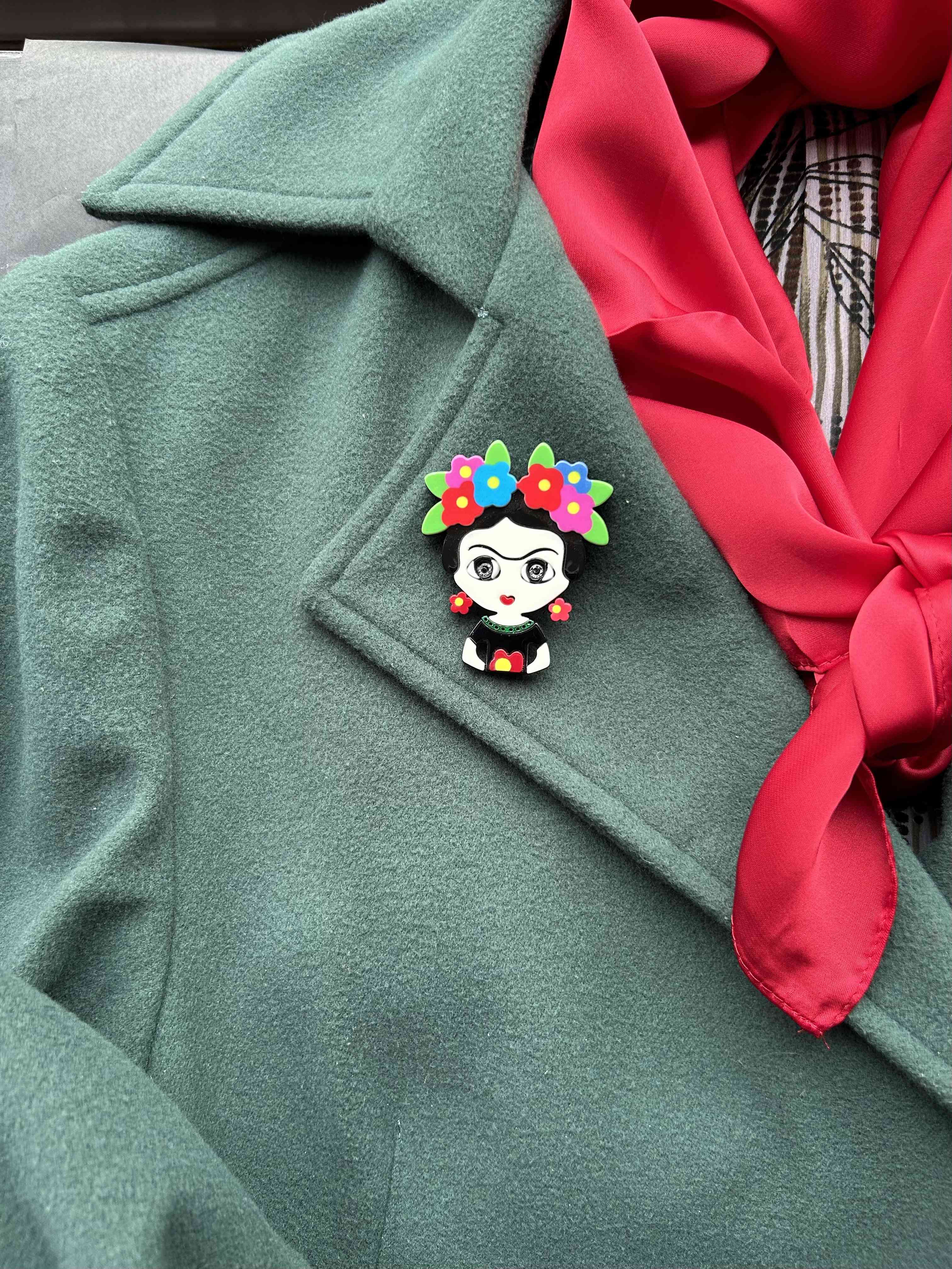 Reposición en camino. Accesorio Prendedor Look Frida