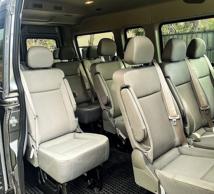 servicio de van dentro y fuera de la ciudad. 