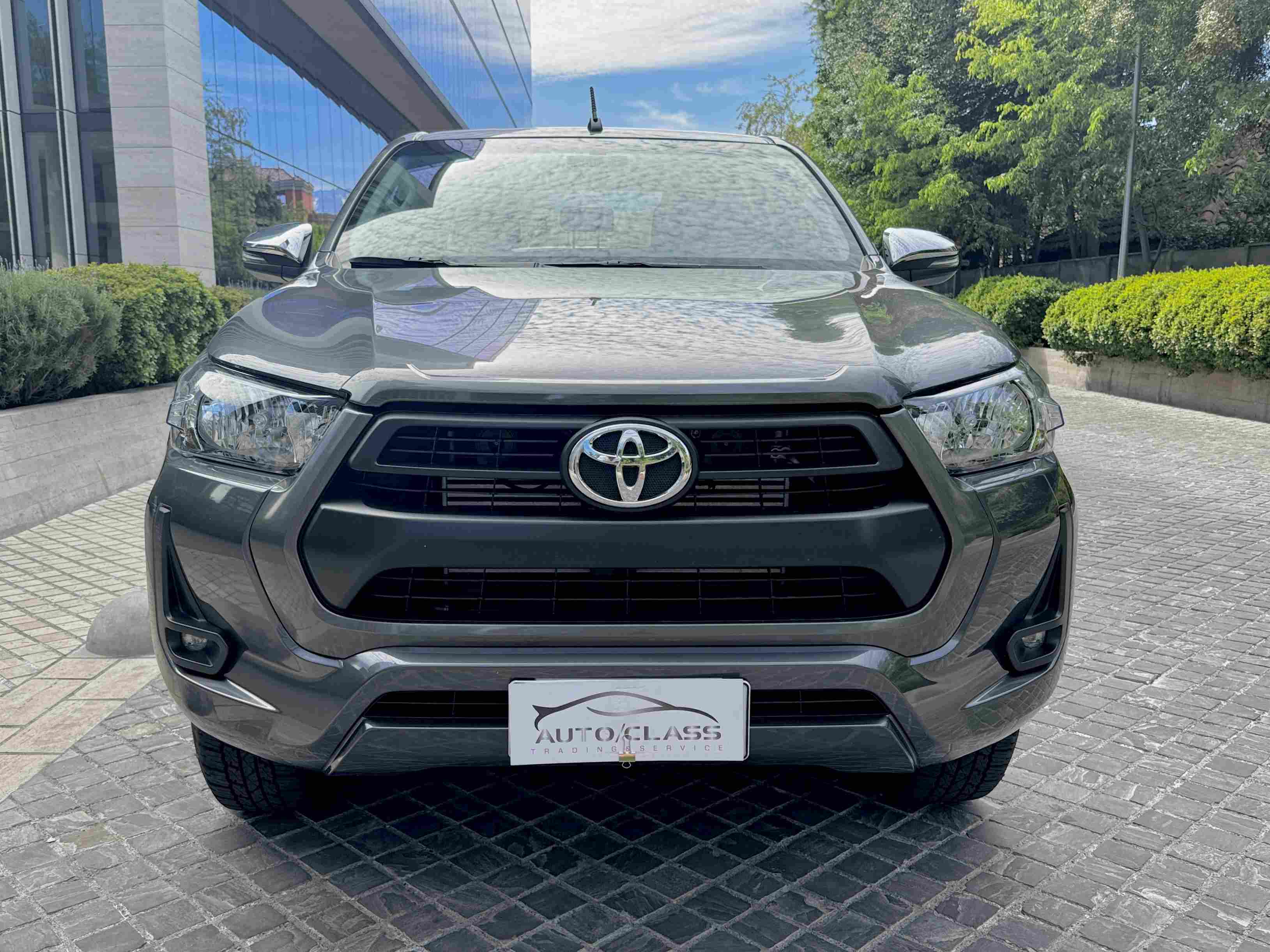 Toyota Hilux 2.4D SR 2023