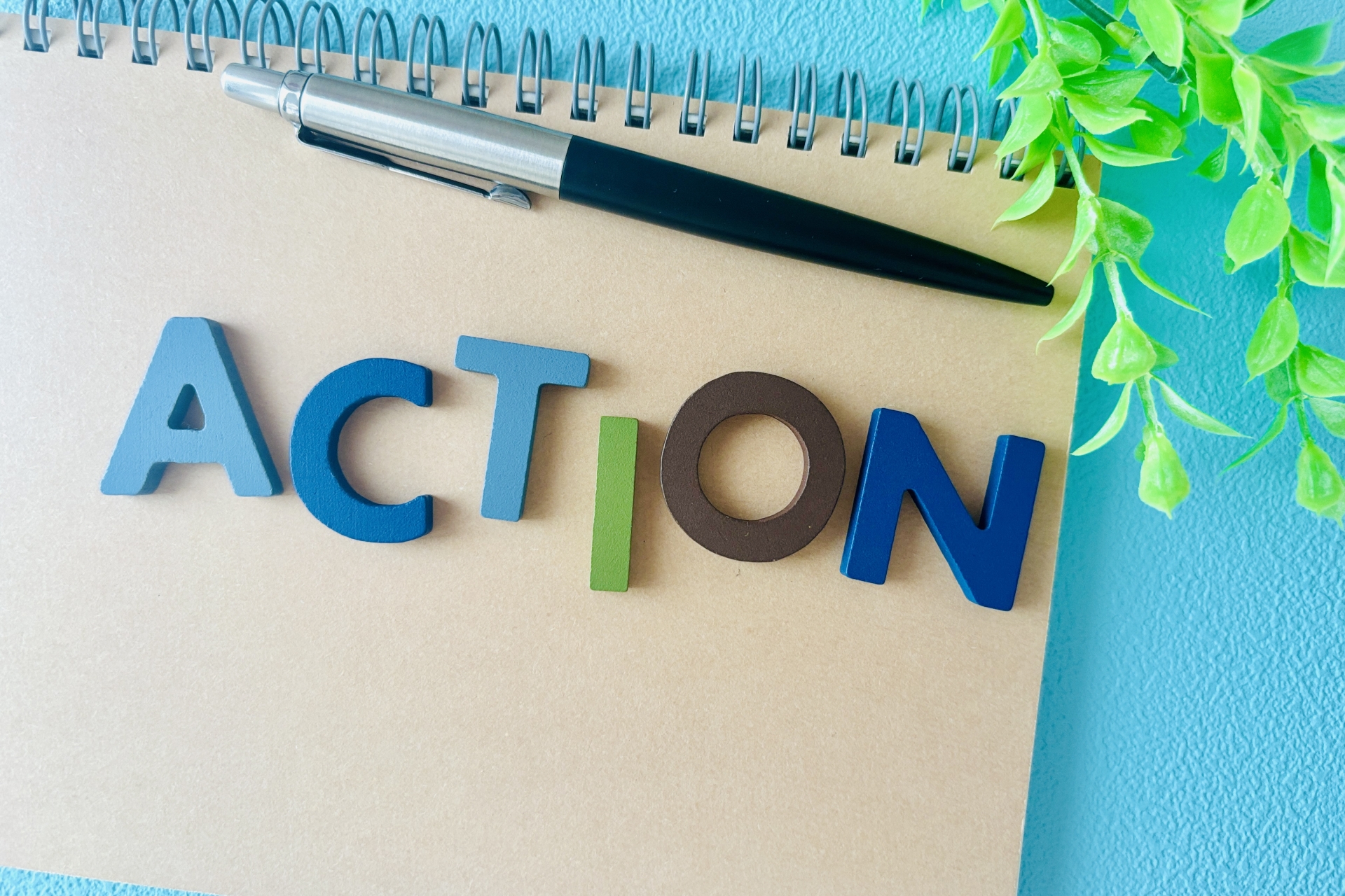 評価基準をもとにヒューリスティック分析を実行に移すプロセス。