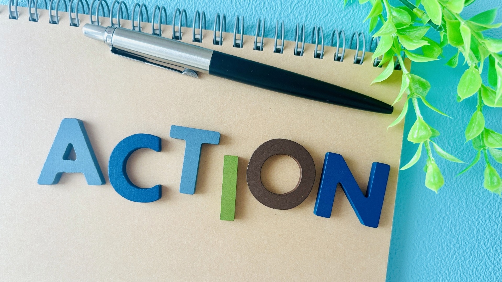 評価基準をもとにヒューリスティック分析を実行に移すプロセス。