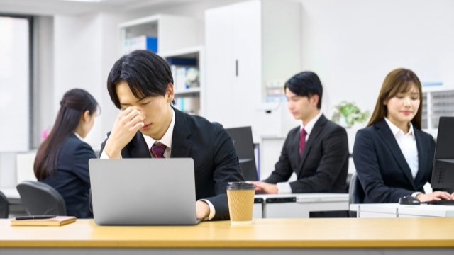 アバター接客の導入・運用におけるトラブル対応や、システムエラーによる離脱リスクへの懸念を表現。