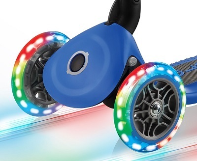 קורקינט PRIMO FANTASY פרימו פנזטי לייטס צבע ורוד פרחוני Globber גלובר 