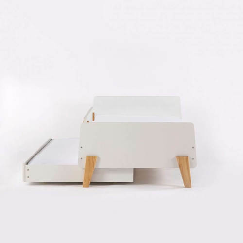 מיטת קטנים גדולים לבנה בשילוב עץ FUN רהיטי סגל