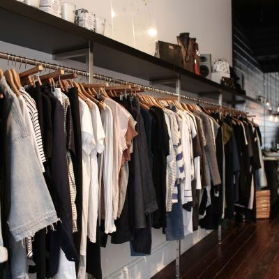 8 חנויות בגדי מעצבים לנשים אונליין מומלצות 2025