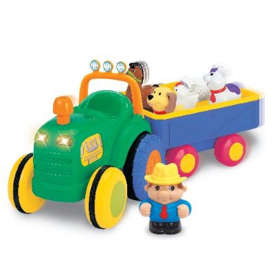 טרקטור חווה עם נגרר- דובר עברית!