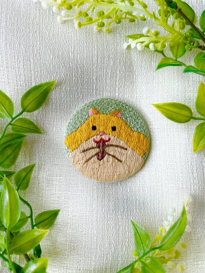 あなただけのオリジナルアイコンを手刺繍の缶バッジに｜