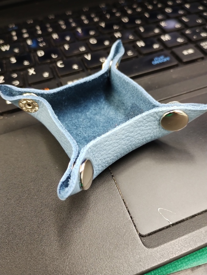 【レザー小物入れ】小さめの小物入れを作成します