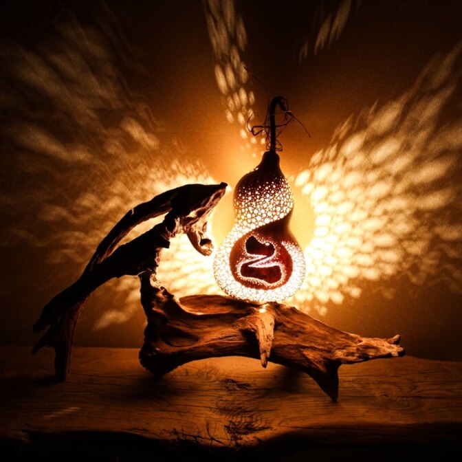 【縁起物】ひょうたんと流木台座のロゴランプ