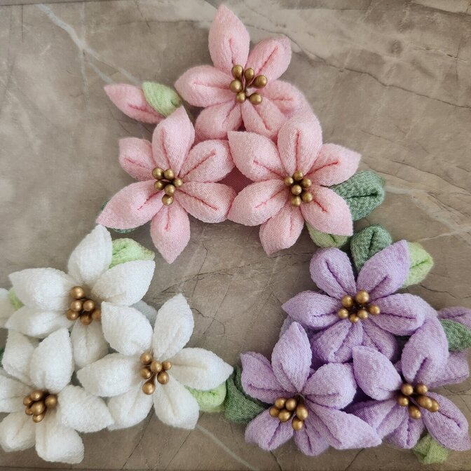 つまみ細工🌸一越ちりめんで百合の髪飾りブローチお作りします