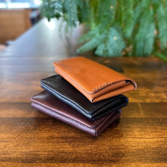 1.1mmの革で仕立てる・スマート名刺入れ