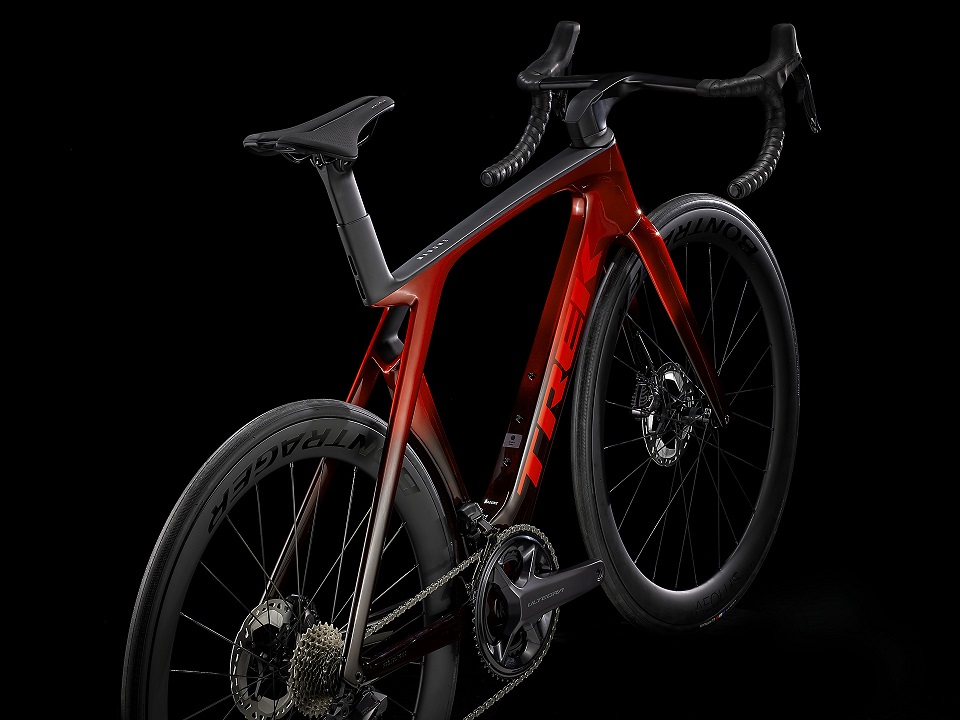 Rower Szosowy Trek Madone SLR 7 2023 Metallic Red Smoke to Red Carbon Smoke