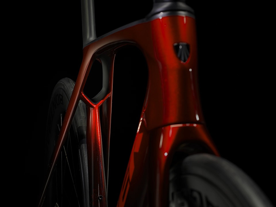 Rower Szosowy Trek Madone SLR 7 2023 Metallic Red Smoke to Red Carbon Smoke