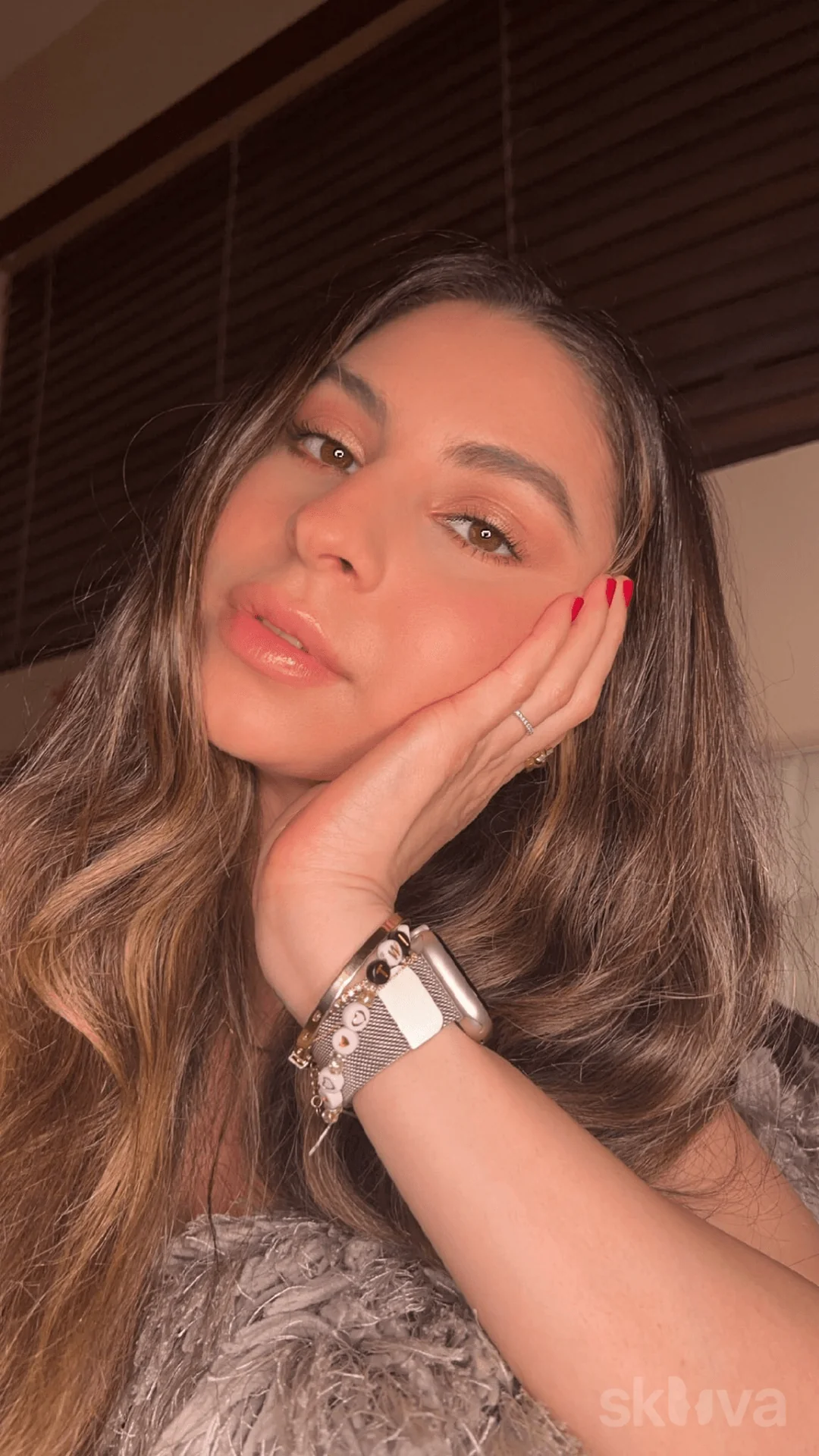 Pretty Female escort is available for both incall and outcall fun 👅