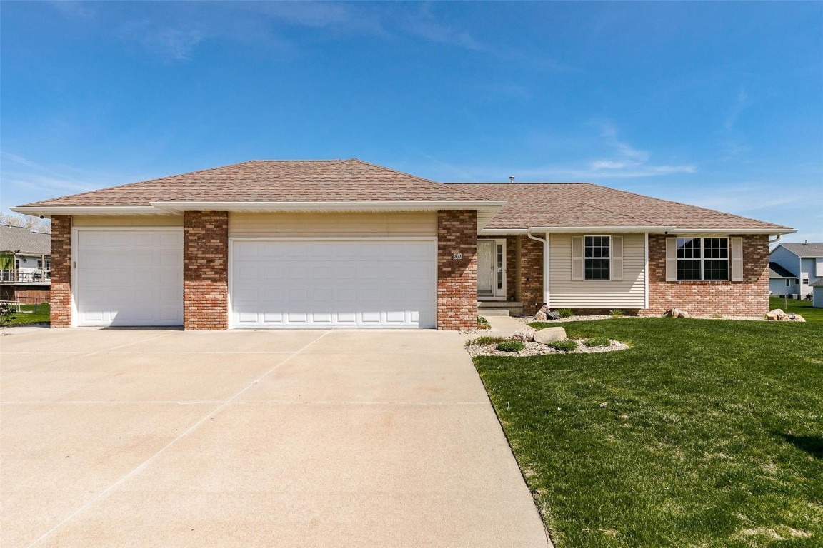 90 Amy Drive, Robins, IA 52328