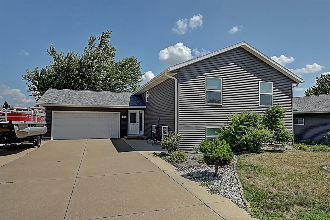 2230 Hillview Drive, Marion, IA 52302