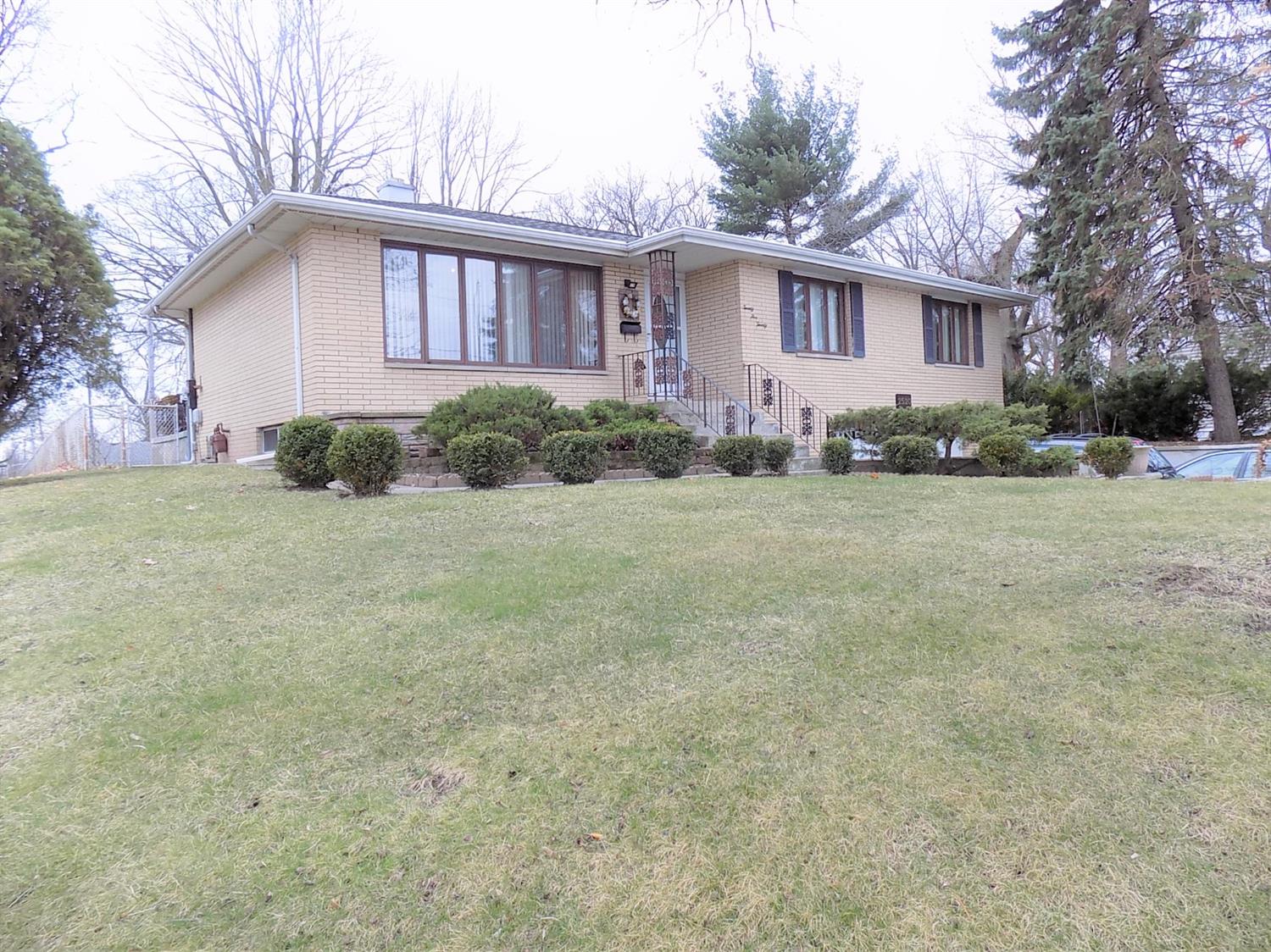 2520 Ridge Road, Highland, IN 46322