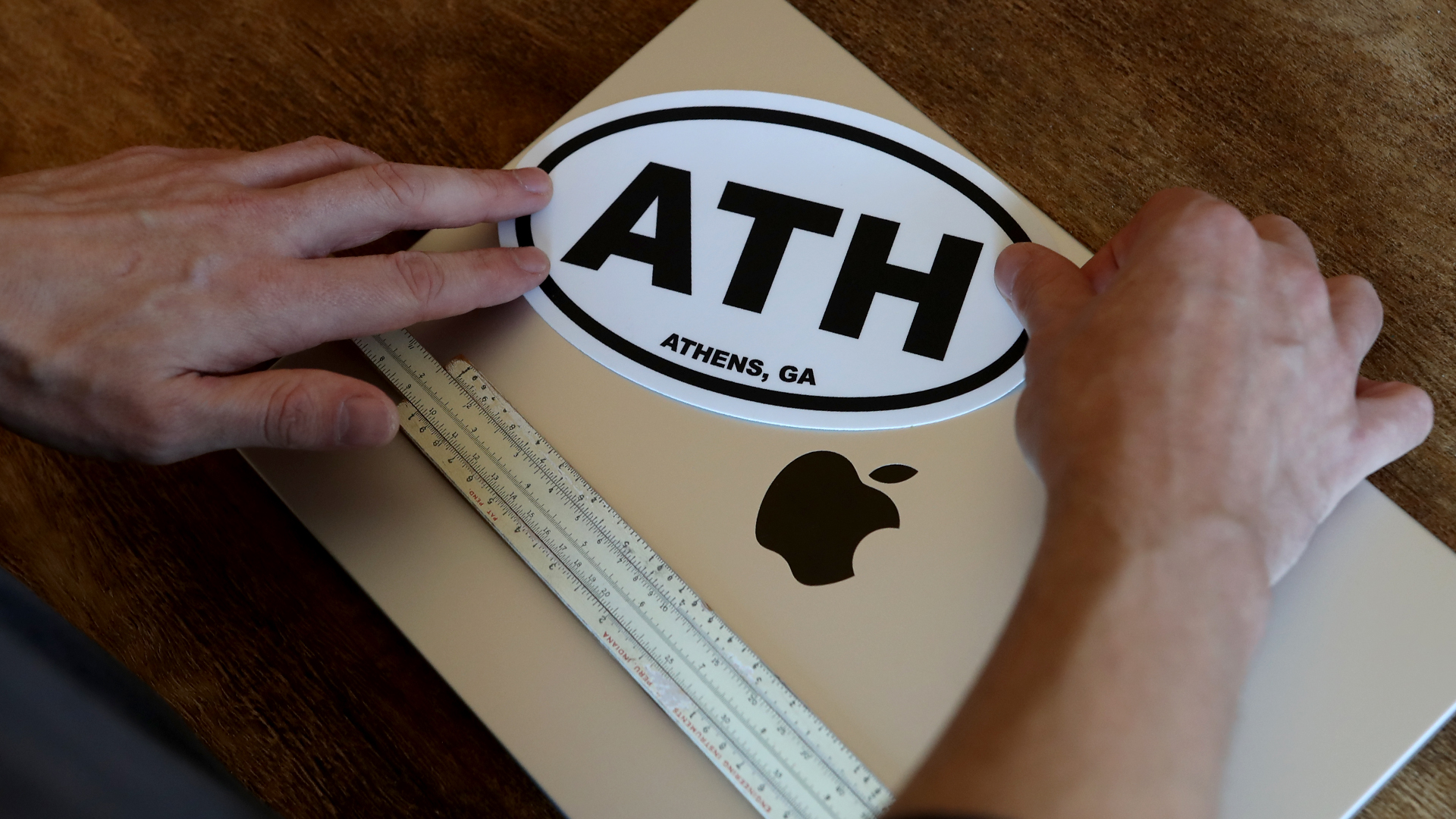 planification de la mise en page des stickers pour ordinateur portable