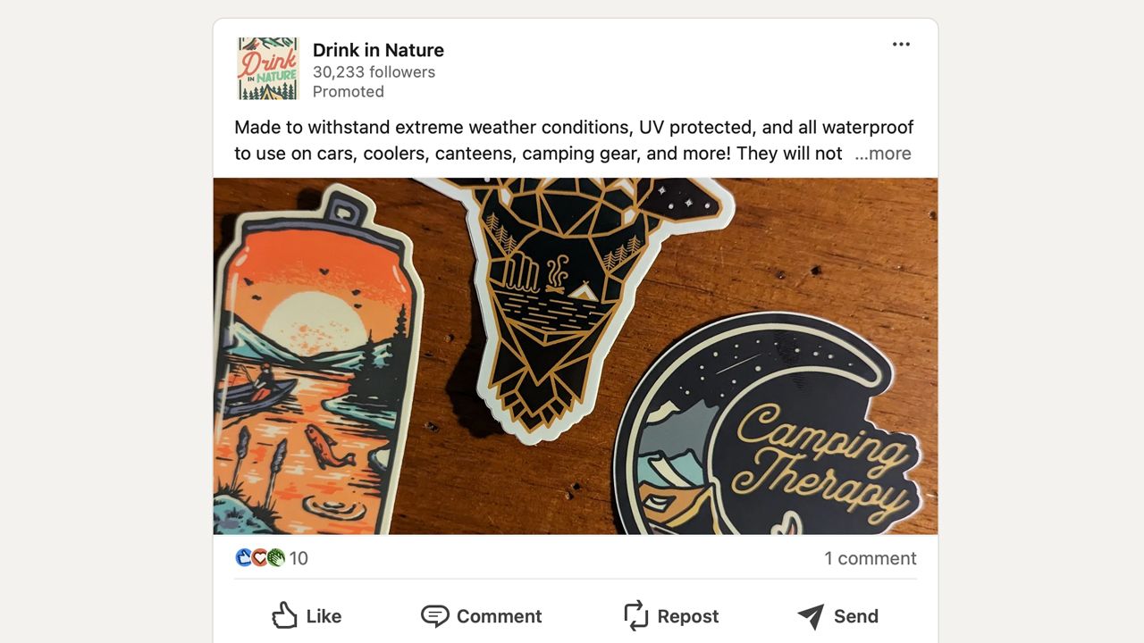 Publicación de LinkedIn con stickers con logo