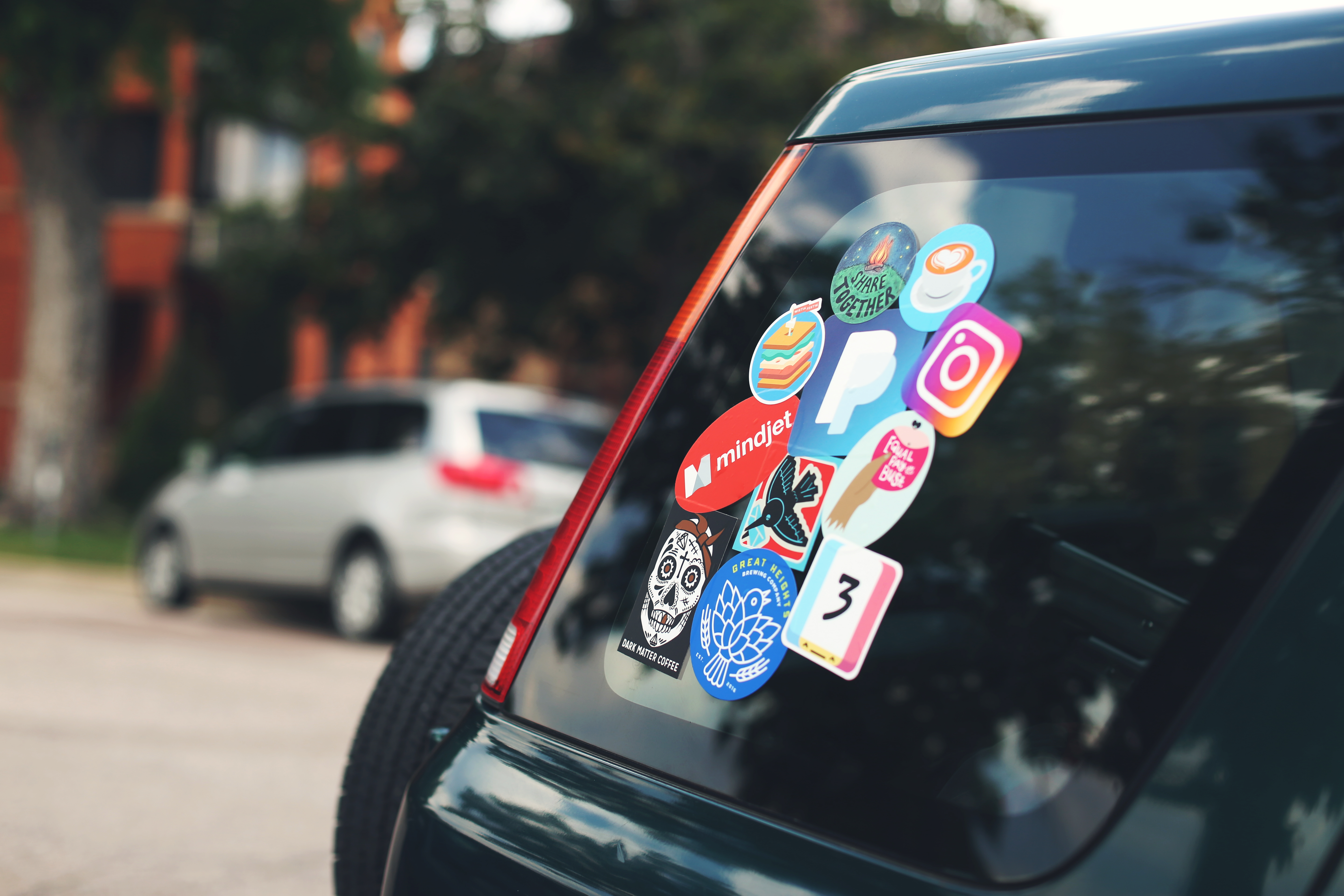 stickers vs calcomanías ¿cuáles son las diferencias?