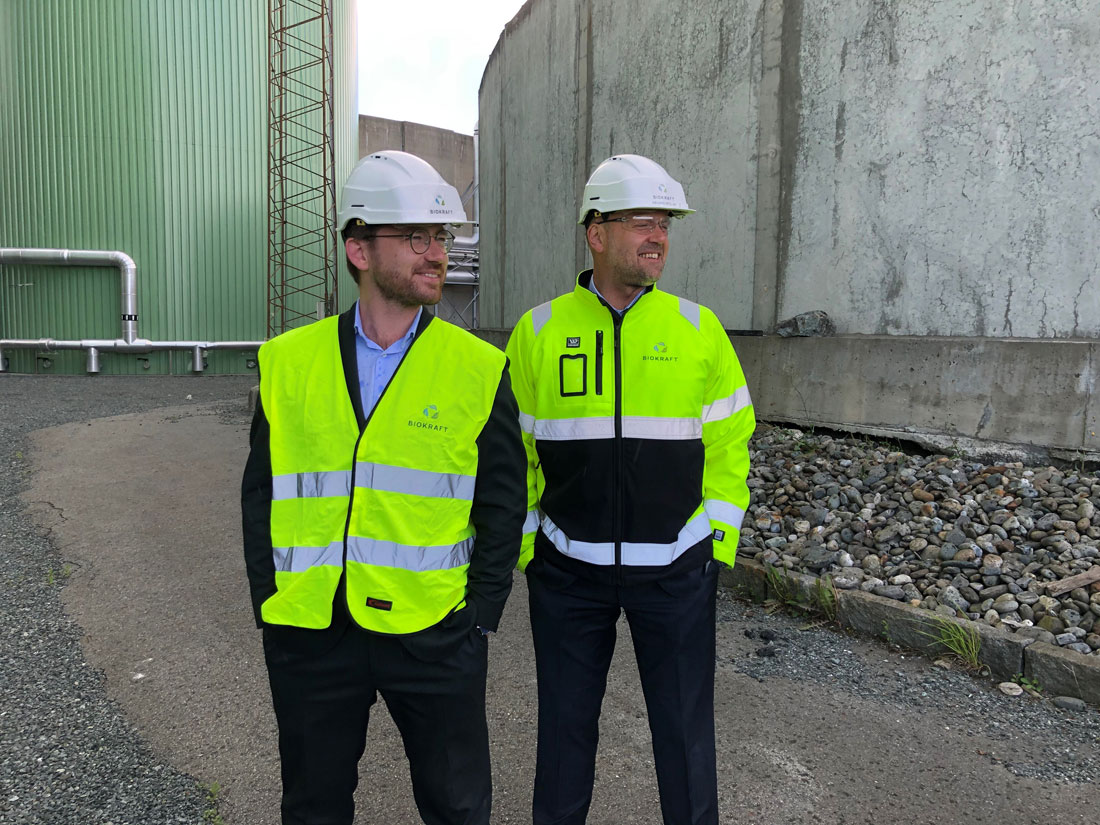 Klima- og miljøminster Sveinung Rotevatn (V) og administrerende direktør Håvard Wollan på Biokraft