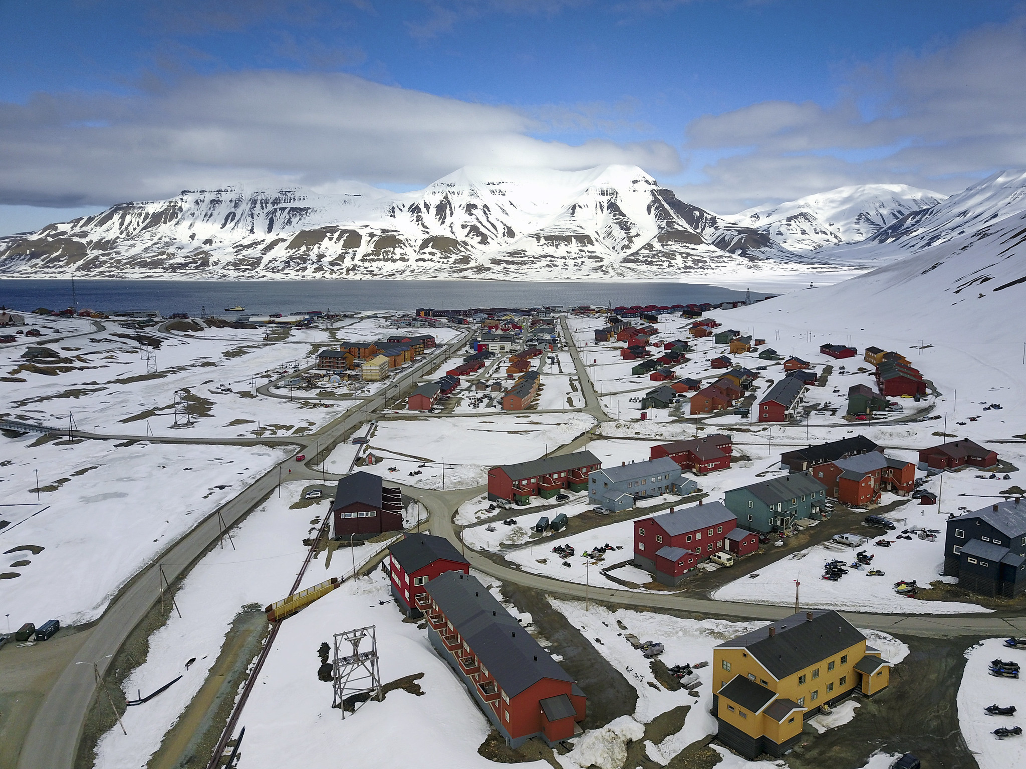 Longyearbyen. Шпицберген Лонгйир. Лонгйир Норвегия. Город Лонгйир. Арктика Норвегия Шпицберген.