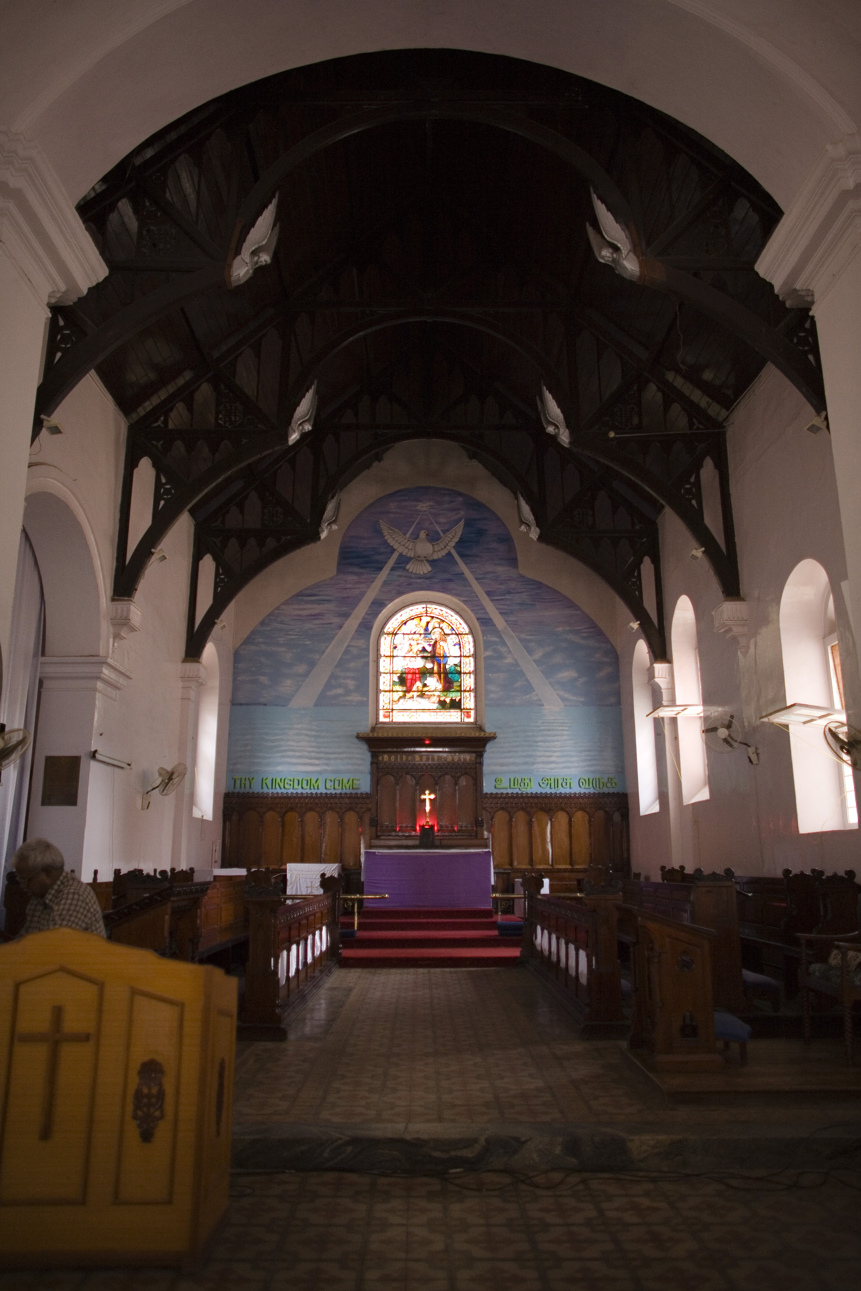 Holy Trinity Church, Bangalore Inside.jpg