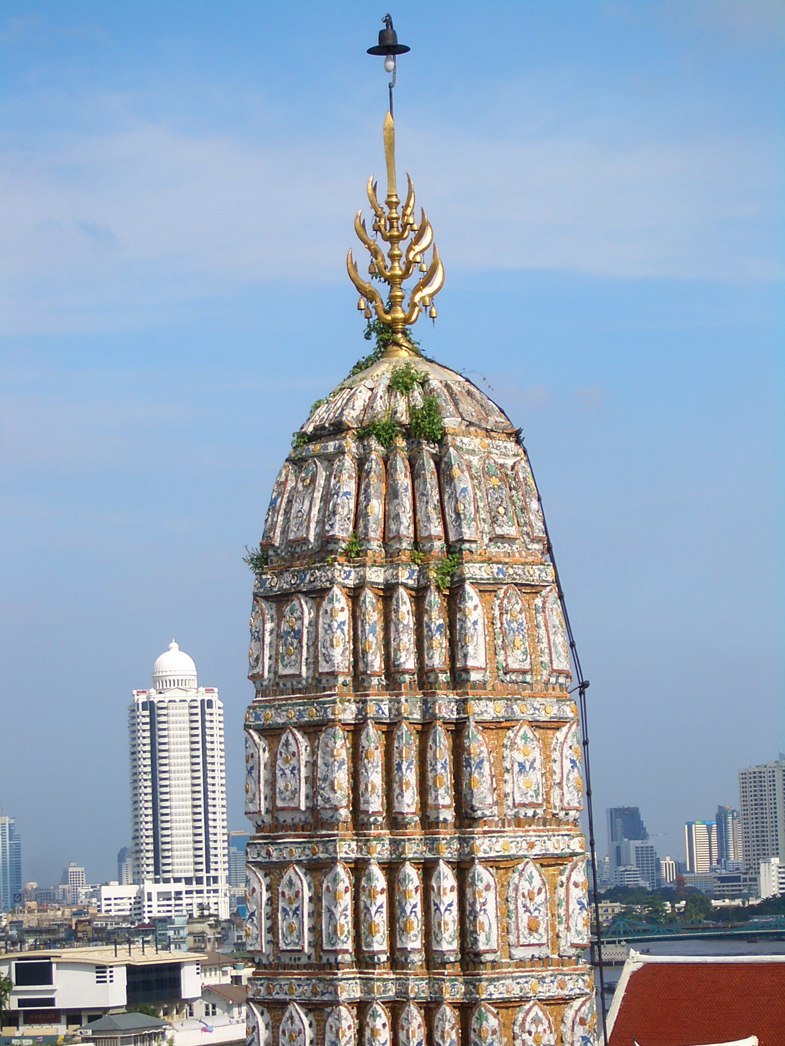 A seven-pronged trishula on top of Wat Arun, also known as the "trident of Shiva"[3]