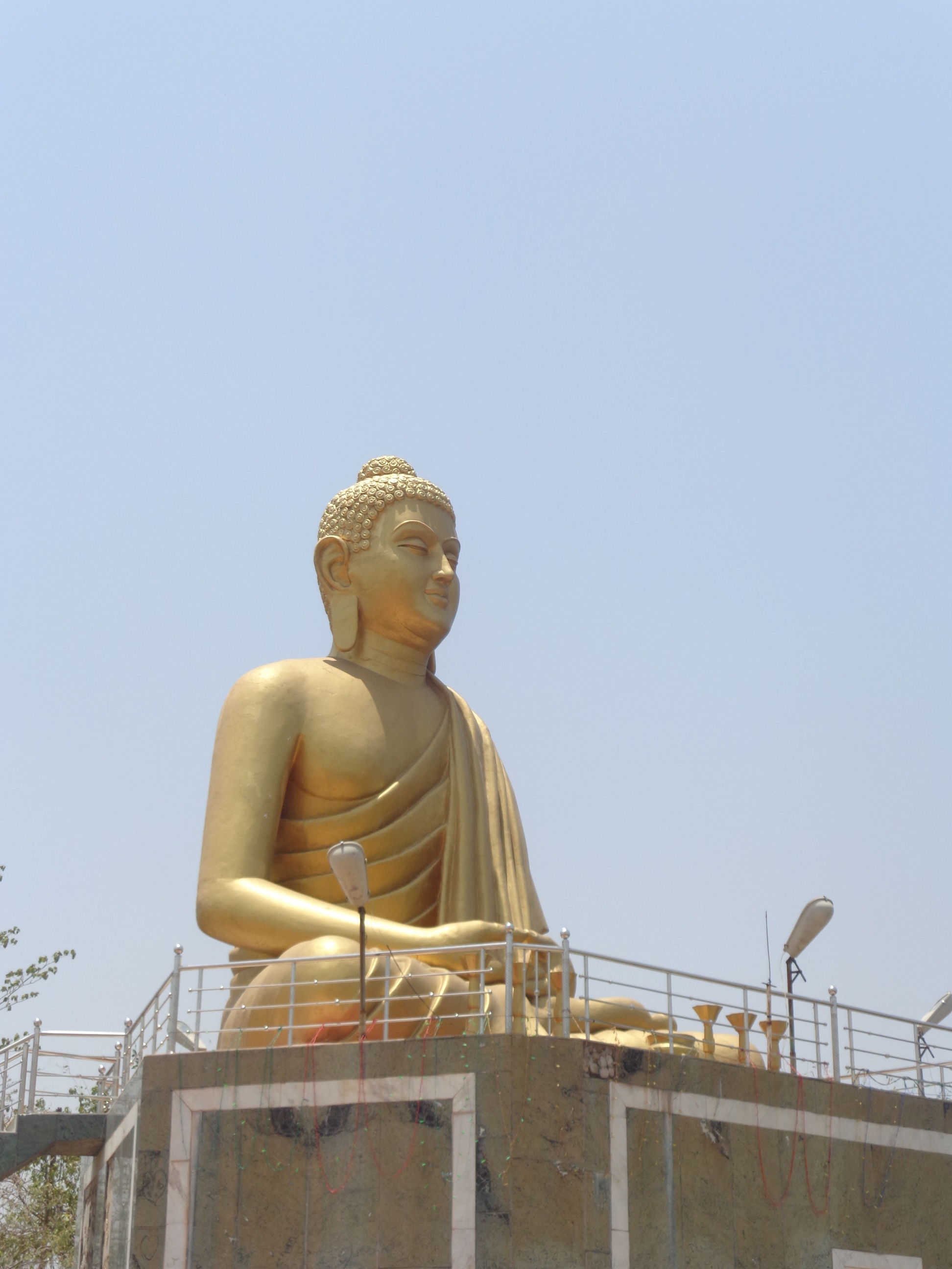 Buddha statue pragyagiri