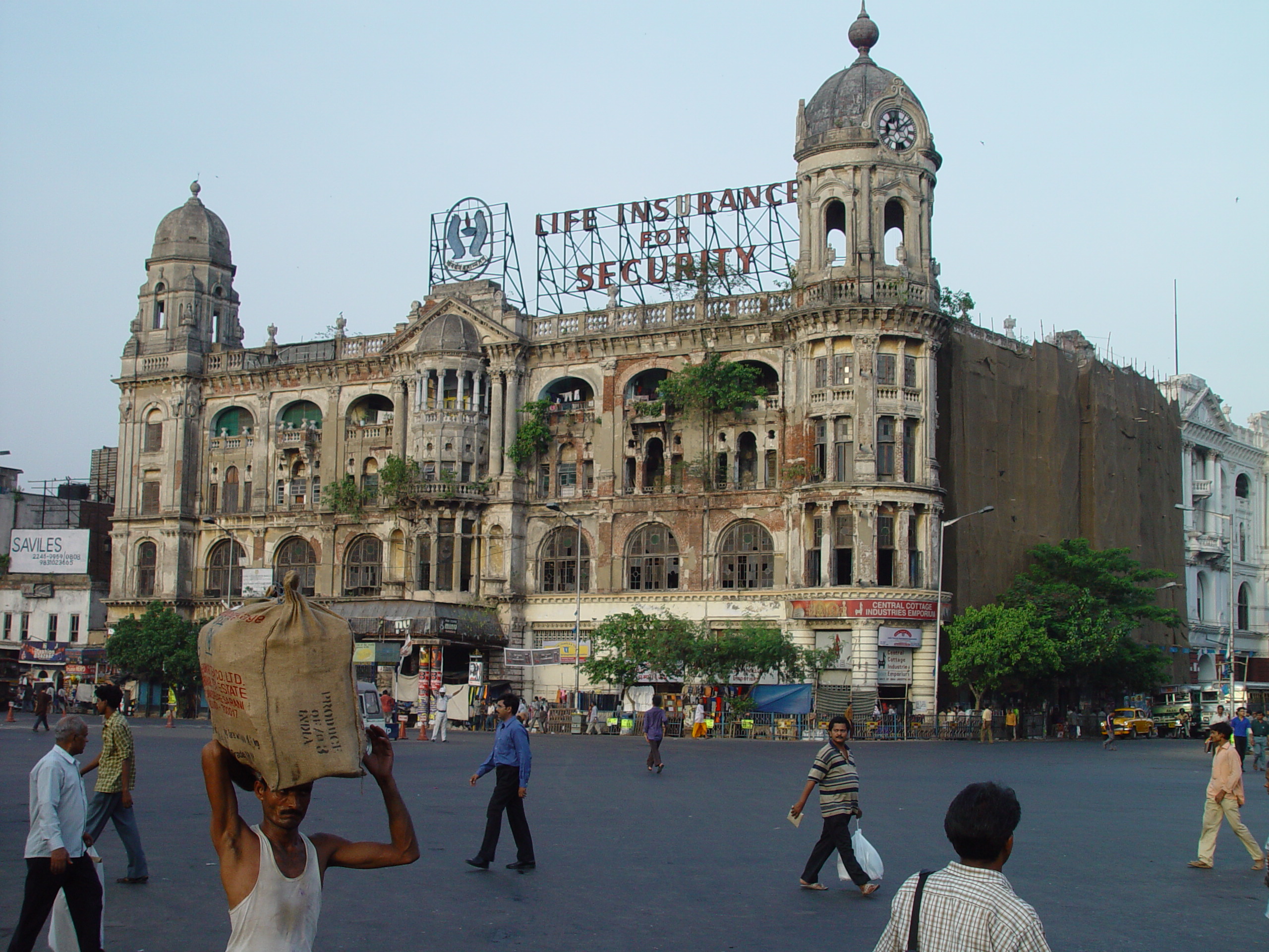 The building under renovation